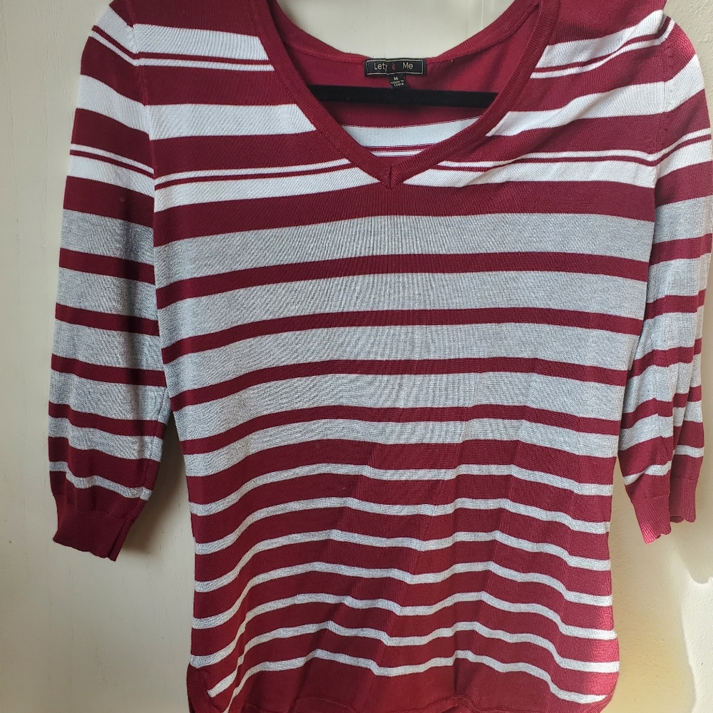 Womens v-neck contrasting print
